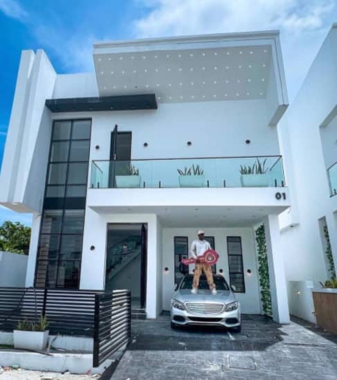 Nigerian Singer Spyro Can't Stop Flaunting His Wealth, Buys Third House in Six Months