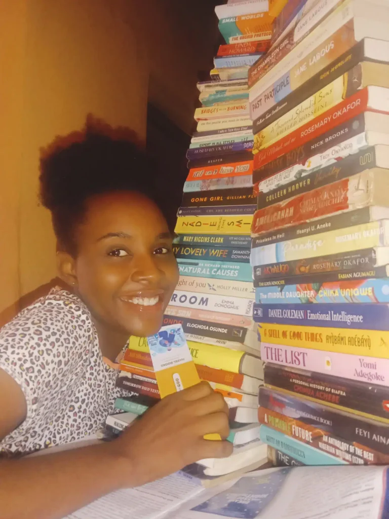 “This year, I read 122 books. 🤭 I surpassed last year’s with 22 books.” -Netizens wowed as Lady flaunts massive stacks of books she read in 2023