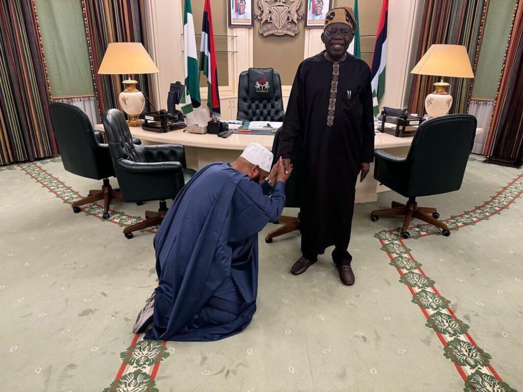 Niger State Governor Mohammed Umar Bago respectfully kneels to greet President Tinubu during their recent meeting at the villa